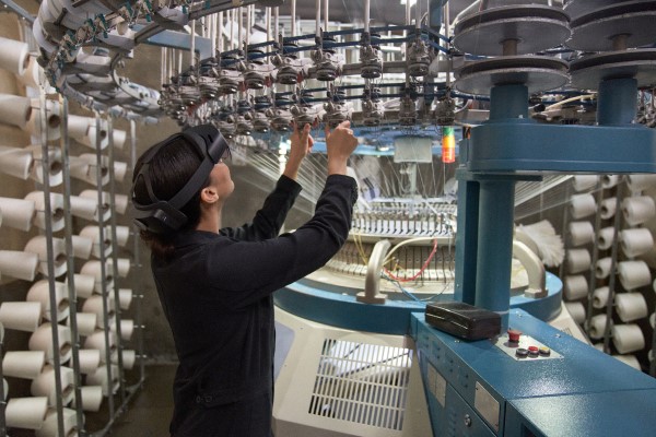 Manufacturers are Mitigating Disruptions with HoloLens 2 and Dynamics 365 Mixed Reality Solutions